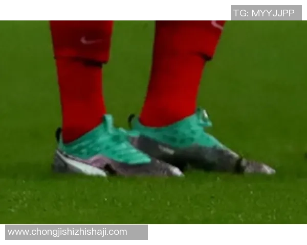 足球明星签名足球鞋的魅力与价值探秘让你了解明星背后的故事与品牌合作 足球明星签名足球鞋的魅力与价值探秘让你了解明星背后的故事与品牌合作