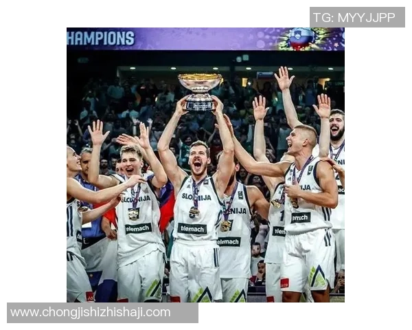 重庆排球队在欧锦赛积分榜上以77分稳居第一名展现强劲实力 重庆排球队在欧锦赛积分榜上以77分稳居第一名展现强劲实力