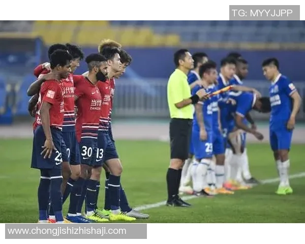 赛后分析:上海足球队与重庆足球队的速度对决全景回顾 赛后分析:上海足球队与重庆足球队的速度对决全景回顾